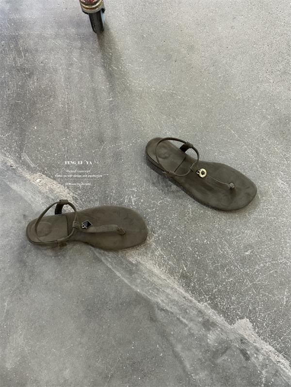 Fashion Female Shoes Rubber Flip Flops Slippers Soft Low Slides 2025 Hawaiian Comfort Hoof Heels Retro Rome Casual Fabric PU Scandals