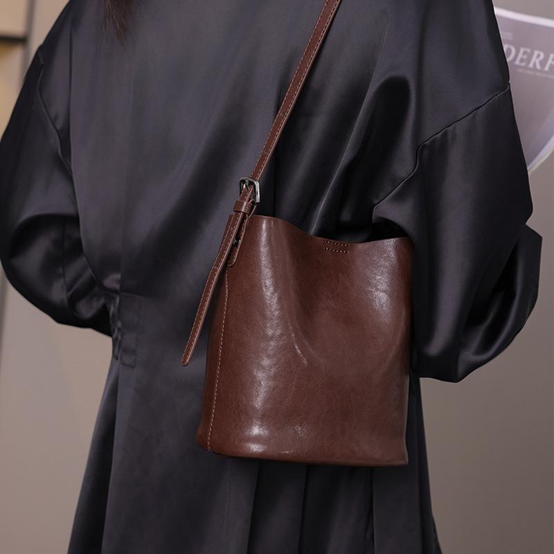 Vegetable Tanned Cowhide Bucket Bag Women's New Leather Women's Bag Fashionable Retro Messenger Bag Commuter Shoulder Bag Bag