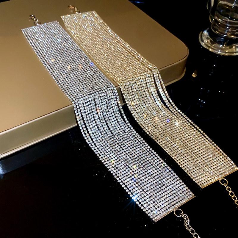Elegant Multi-Layer Diamond-Inlaid Clavicle Necklace: Luxurious, Versatile, and Fashionable.