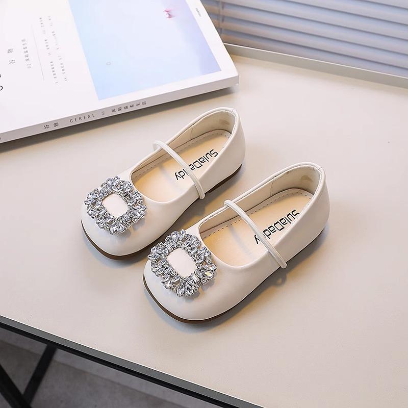 

Туфли для девочек с пряжкой и бриллиантами, весенне-летние новые кожаные туфли для маленьких девочек, корейская версия, детские туфли принцессы на мягкой подошве для выступлений 34 белый