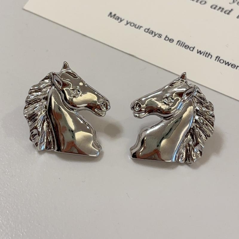 Retro Smooth Metal Horsehead Earrings Light Luxury Exaggerated Pony Earrings  French Style Jewelry Accessories Gifts серебряный