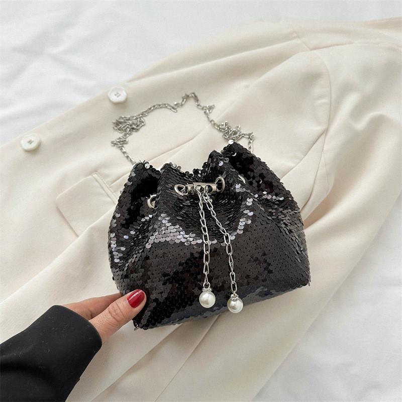 

Trendy Black And Silver Sequined Bucket Bag Fashionable Slouchy Crossbody Handbag For Daily Use чёрный