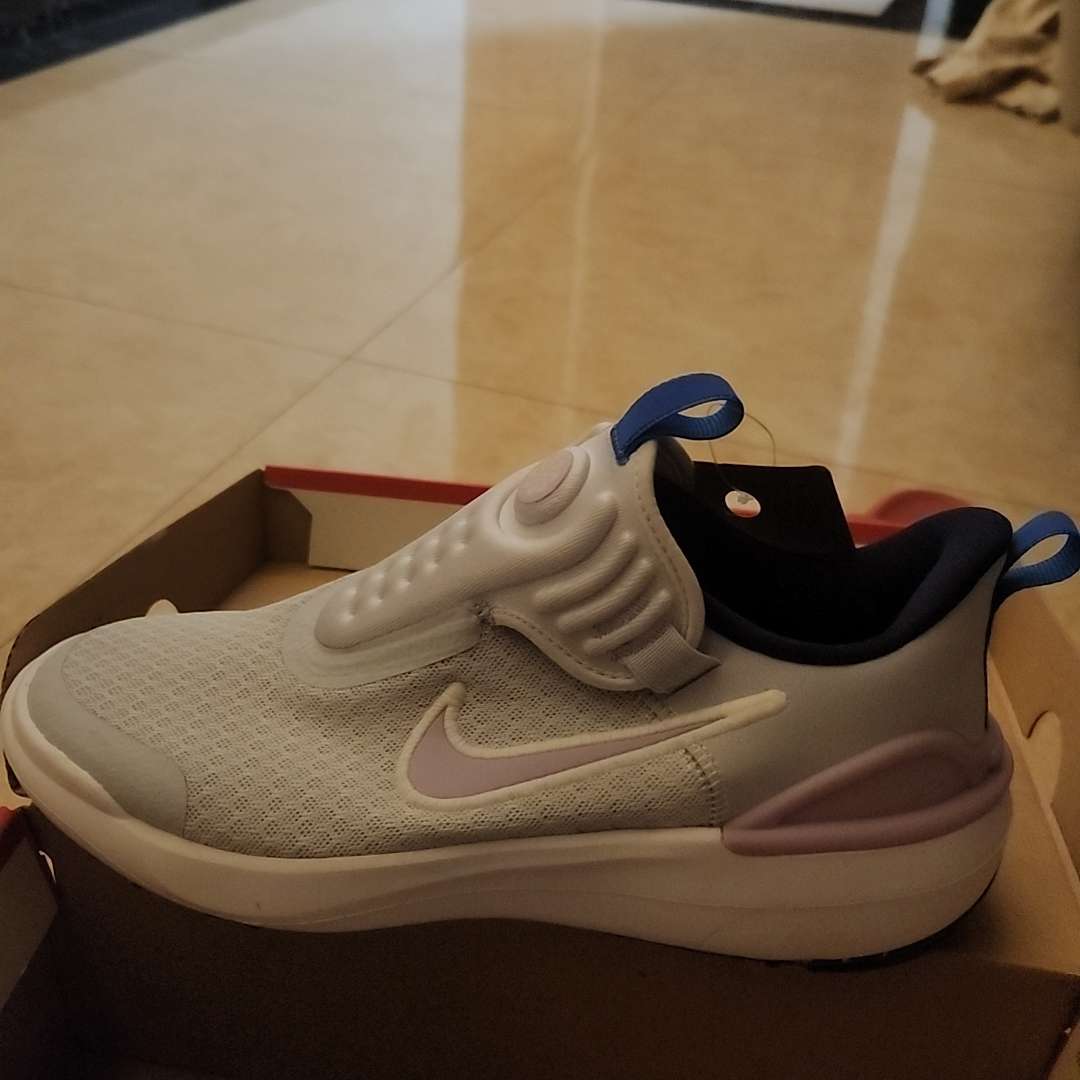 

Кроссовки Nike E-Series 1.0 GS Football Grey Lilac Bloom для детей DV4250-006 39