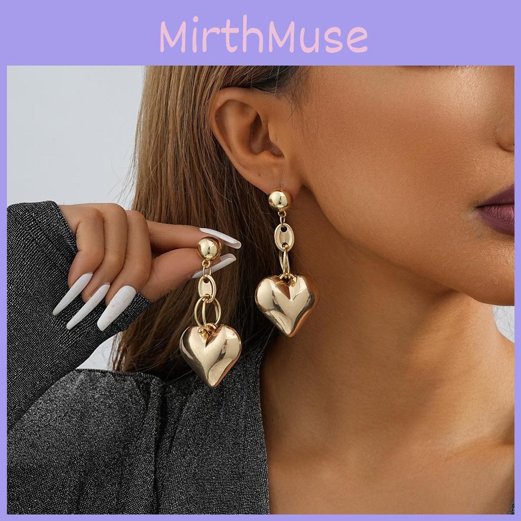 Chic Heart-shaped Earrings Retro Gold Plated Studs Modern Fashionable Winter 2023 Design