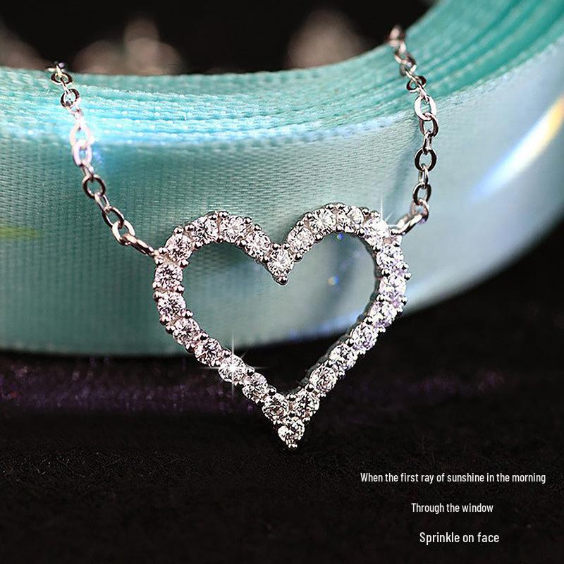 C215 Elegance: Shining Heart Diamond Pendant Necklace