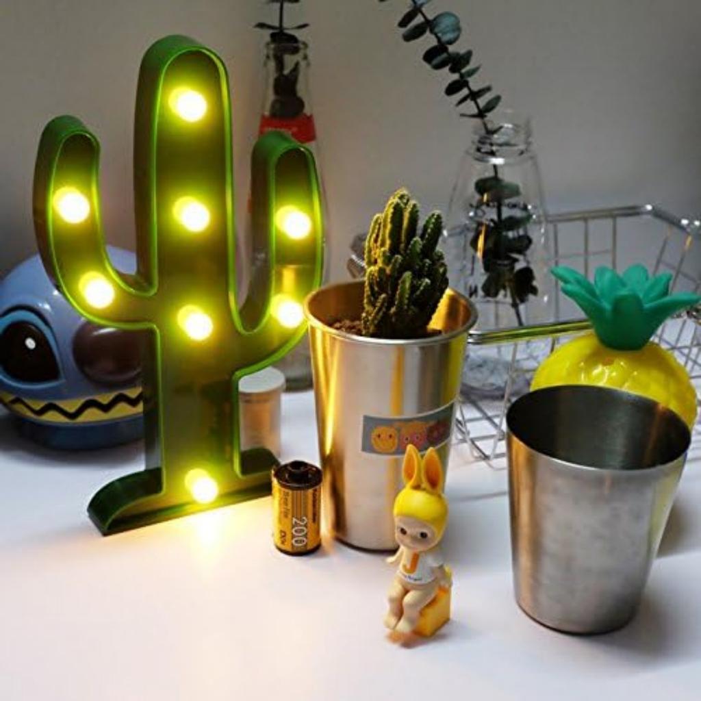 D9 Cactus Shaped Battery Operated Night Light Green Plastic Cactus Mini Table Lamp Wall Mountable Suitable For Bedroom Decor