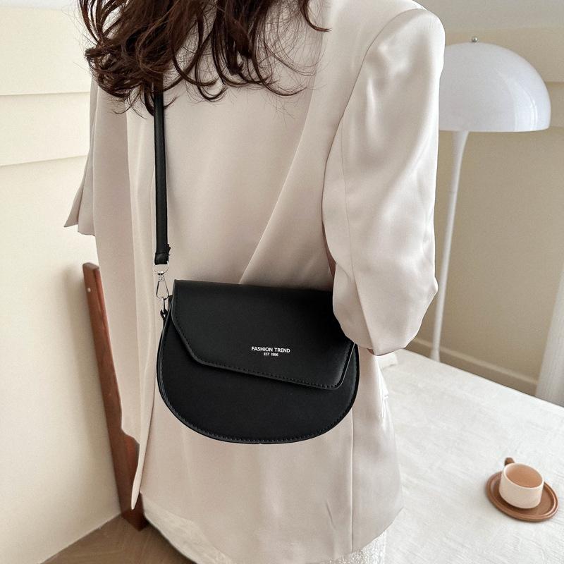 Simple Texture Solid Color Semi-round 2025 New Trend Foreign Texture Casual Shoulder Crossbody Saddle Bag Women