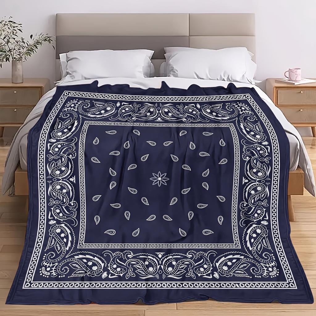 A Cozy Paisley Patterned Fleece Blanket with Soft High-Definition Digital Printing in Deep Blue Vintage Style. A Cooling Blanket Suitable for Year-Rou