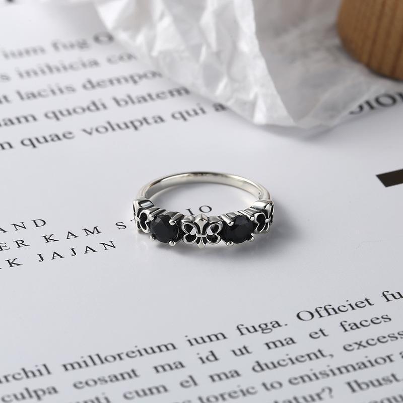 Inlaid acrylic imitation black gemstone ring for men and women, vintage vintage fashion and artistic handmade gift