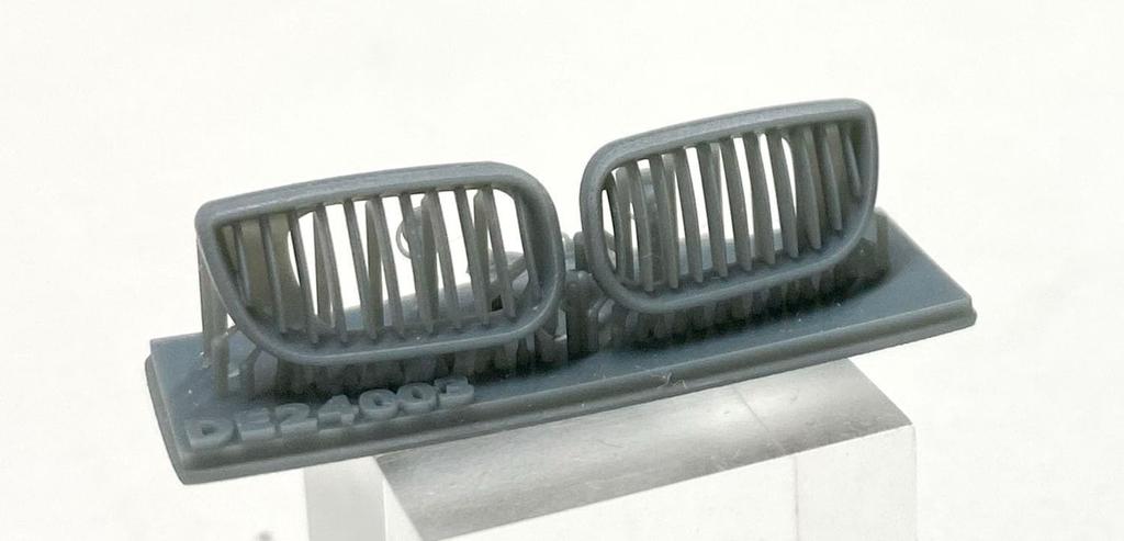 PLATZ/NUNU 1/24 Scale BMW 320i E46 DTCC 2001 Winner Plastic Model Kit with 3D Printed Grille Parts (PN24007HE)