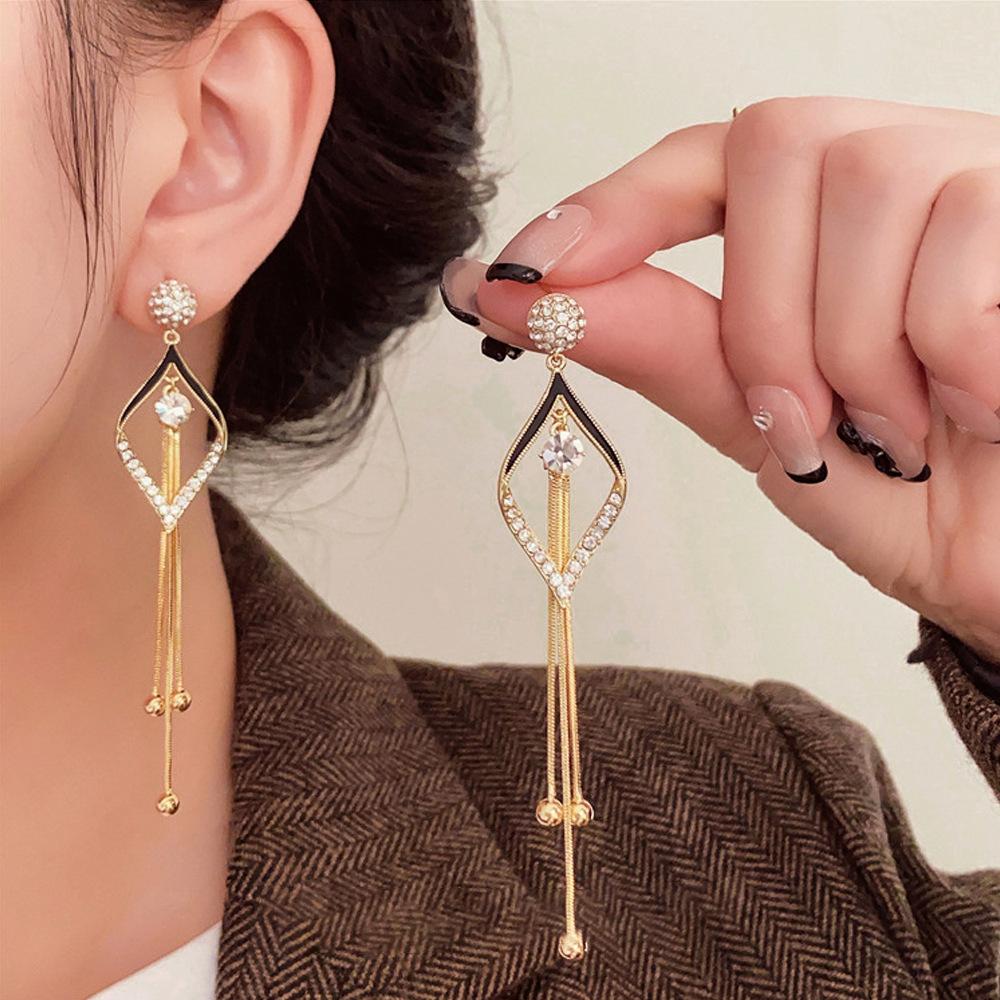 Silver Needle Elegant Diamond-encrusted Long Fringed Earrings Niche Temperament Versatile Earrings Simple Light Luxury High-end Earrings Women