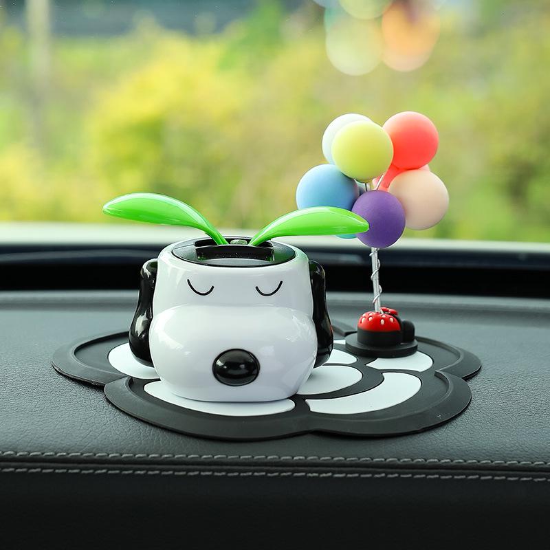 Solar-Powered Waving Sunflower Car Ornament - Cartoon Interior Decoration Accessories for Women