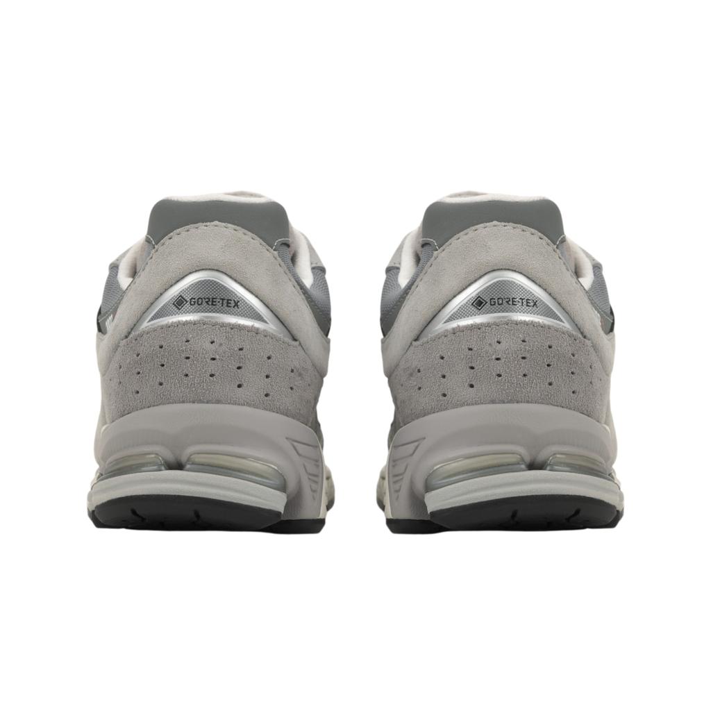 New Balance 2002R GORE-TEX Concrete Unisex Sneakers Grey Harbor-Grey Slate-Grey M2002RXJ