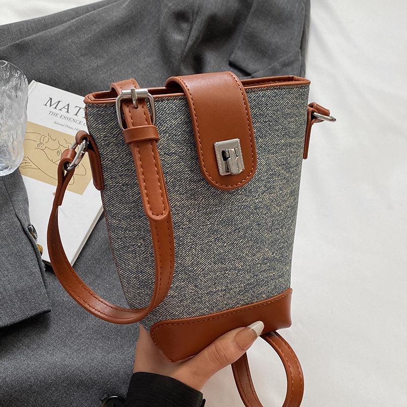 This year's popular niche design contrasting color temperament bucket bag women's casual versatile fashion commuter style messenger bag