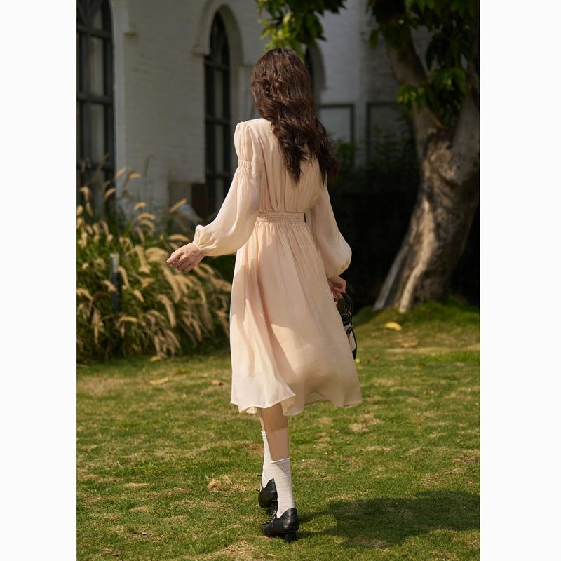 Mishow Elegantní šaty pro ženy Módní Jaro Léto Vintage A-linie Výstřih do V Puff rukáv Elastický pas Dámské oblečení MXC13L1265