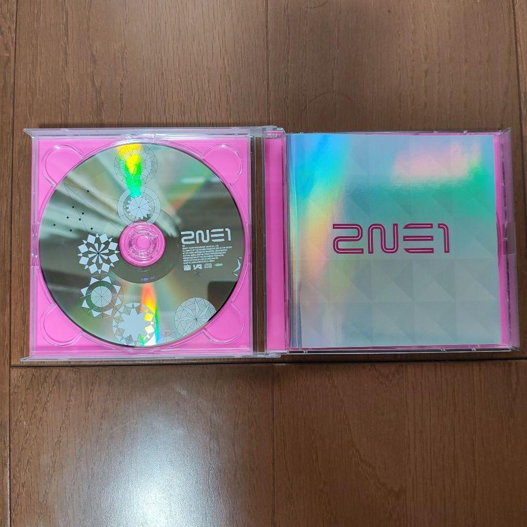 [USED] 2NE1 Album CD Hologram Finish