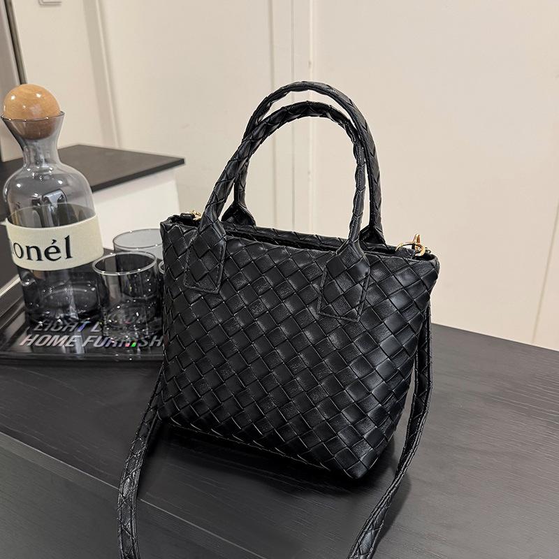 Retro Large-capacity Single-shoulder Boston Bag with Elegant Handbag Design