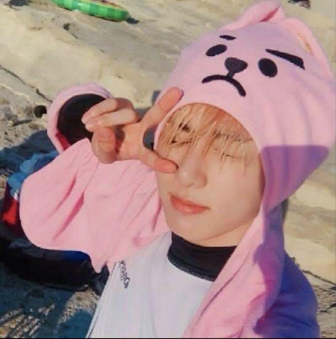 

[USED] Price Reduced: BT21 COOKY Hooded Bath Towel Blanket Worn by Jungkook