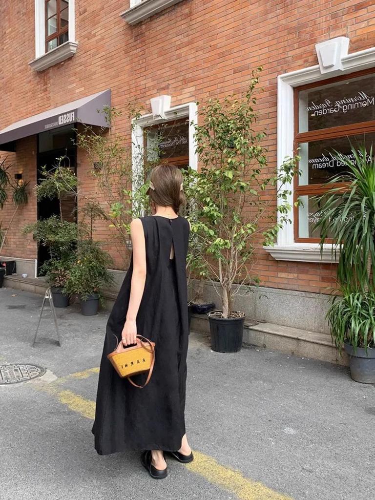 Ärmelloses Sommer-Westenkleid im koreanischen Stil - Französisch inspiriertes Design mit schlichter langer Silhouette und rundem Ausschnitt mit Rückenausschnitt