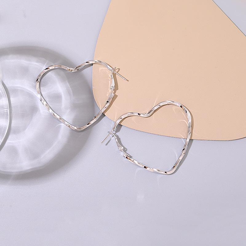 Golden Heart Hoop Earrings Minimalist Polished Metal Hoops Statement Love-Shaped Jewelry Gift for Women