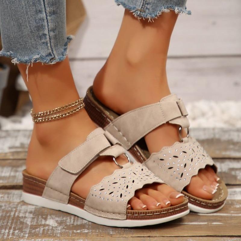 Tofflor med kilklack Dam Sommarskor med hålmönster Kardborre Strandskor Strassskor