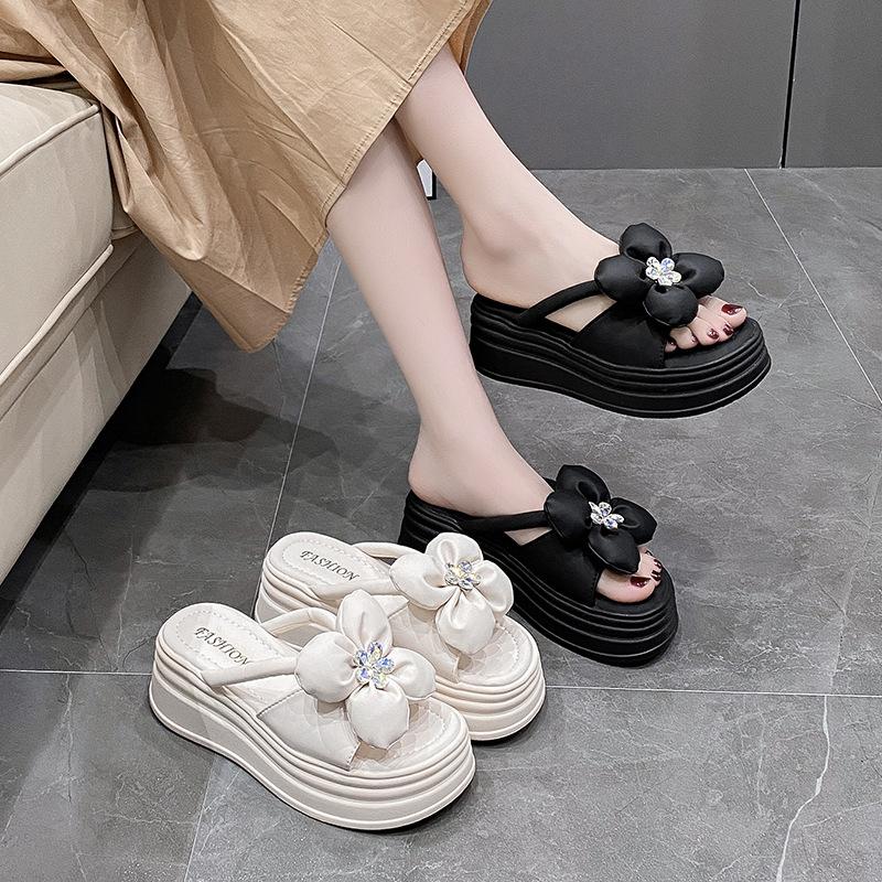 Thick-bottomed Soft-bottomed Cool Slippers Female Outer Wear Fairy Wind 2025 New Summer Internet Celebrity Fashion Versatile Muffin Slippers