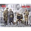 ICM 1/35 Soviet Soldiers (3 Soldiers & 1 Woman) Berlin, May 1945 Plastic Model Kit 35541