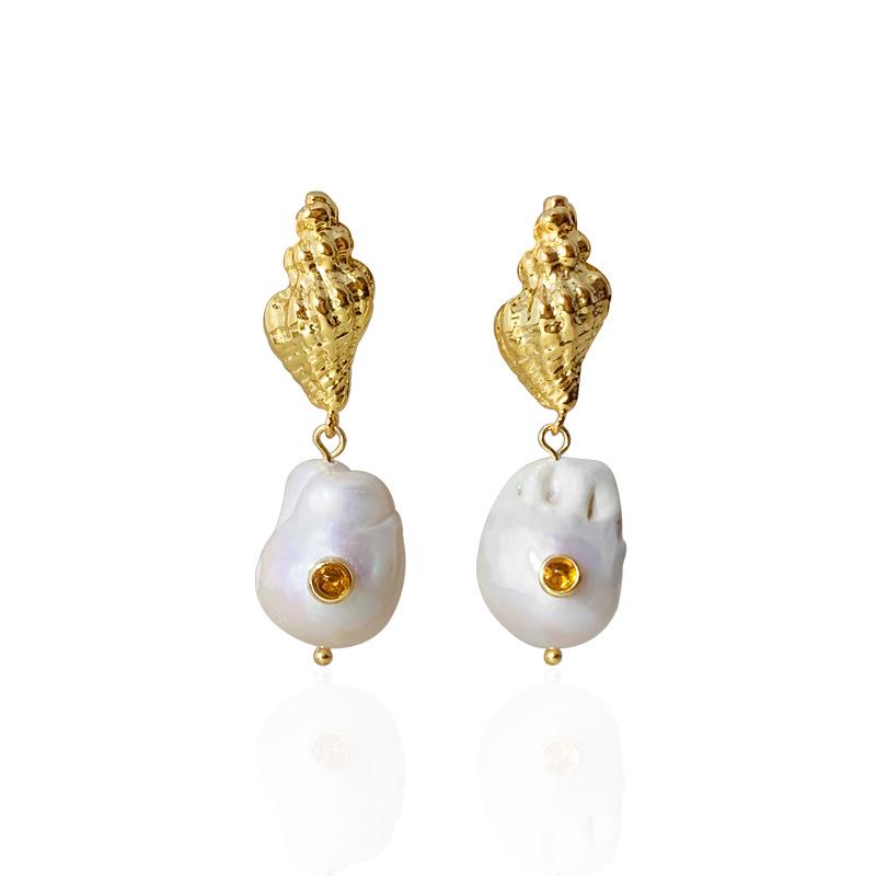 

Серьги-подвески из французского барочного жемчуга и ракушек с инкрустированными бриллиантами