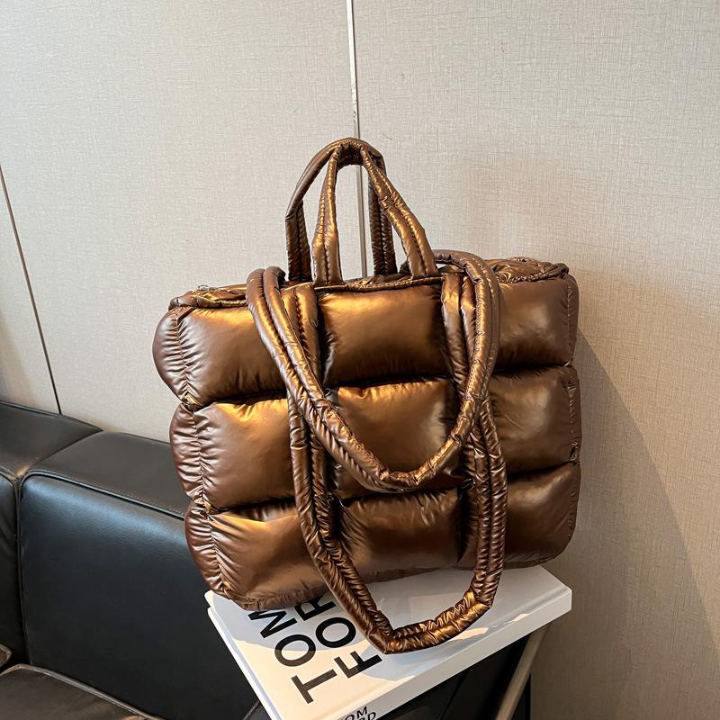 Korean version of casual fashion autumn and winter cotton clothes bag women's 2025 new large-capacity shoulder bag hand-held commuter tote bag