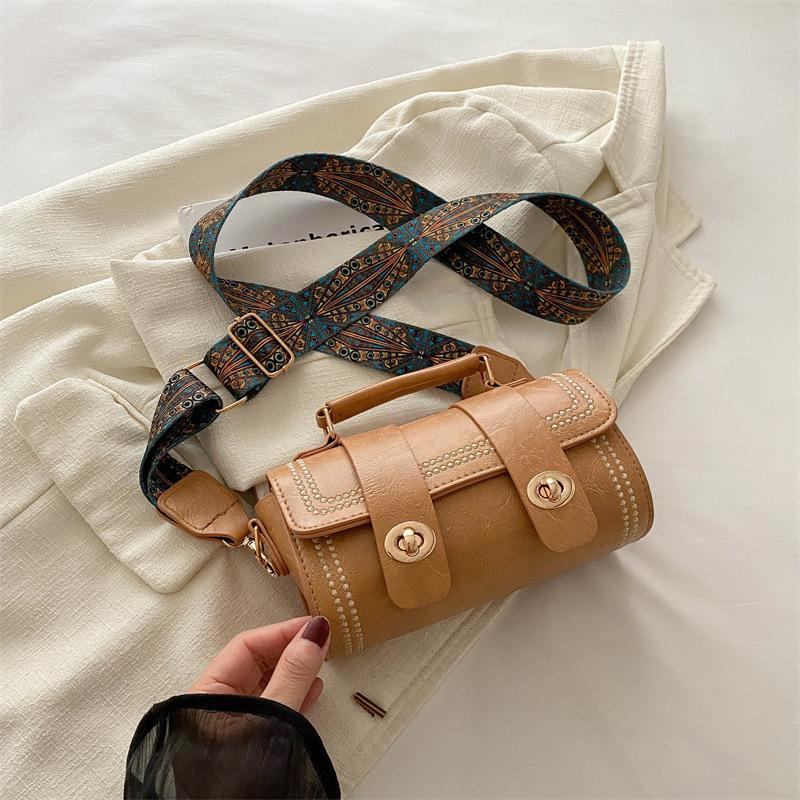 2025 New Trend Beautiful Foreign Style Small Bag Women's Bag Texture Personalized Messenger Bag Popular Fashion Small Square Bag