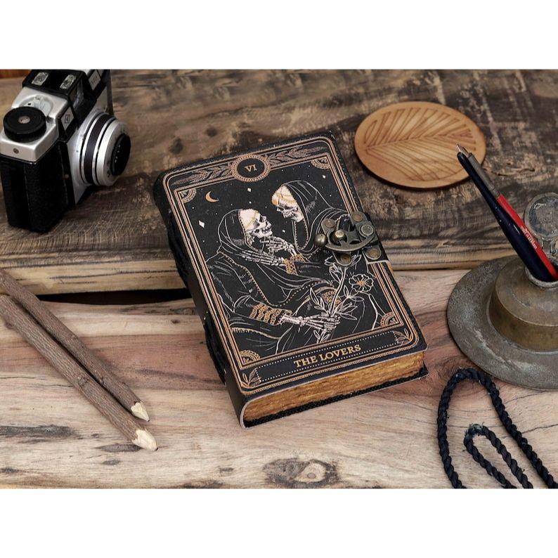 Leder-Tagebuch, Büttenrand, Papier, Grimoire, gedrucktes Tagebuch, The Lovers, Tarot-Notizbuch, Spiral-Gothic-Notizbuch, Zauberbuch, Totenkopf-Liebhaber-Tagebuch