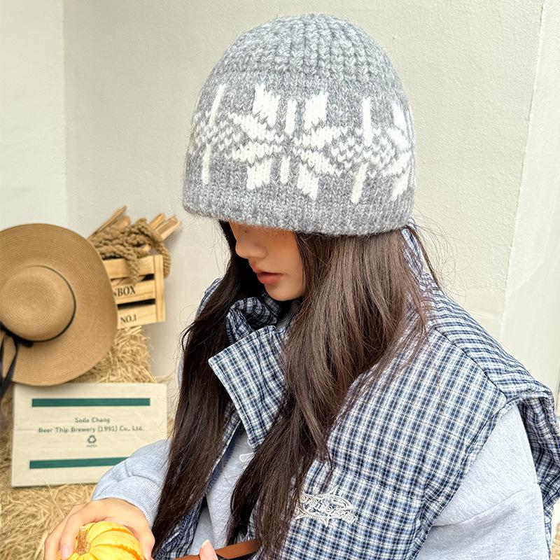 

Retro Snowflake Knitted Woolen Hat for Women In Winter Korean Style Face Showing Small Cold Hat Baotou Hat Warm Ear Protection Fisherman Hat M（55-59cm）