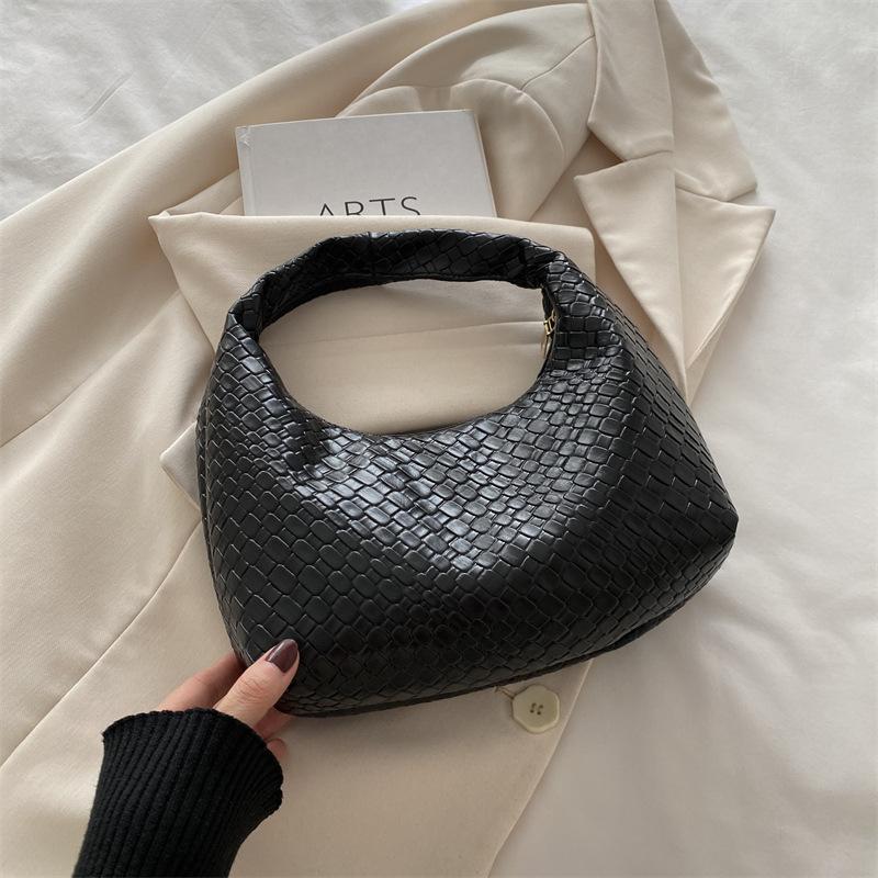 

Winter new simple sweet fashion commuter women s bag personality temperament casual large capacity portable crescent bag чорний