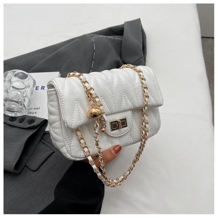 

Rhombus chain small bag women s spring 2025 new fashion versatile shoulder messenger bag premium texture small square bag белый