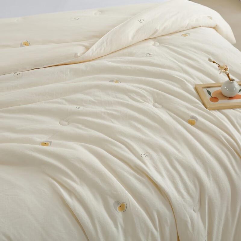 PLAYBOY Bean Whisper Lightweight Winter Quilt