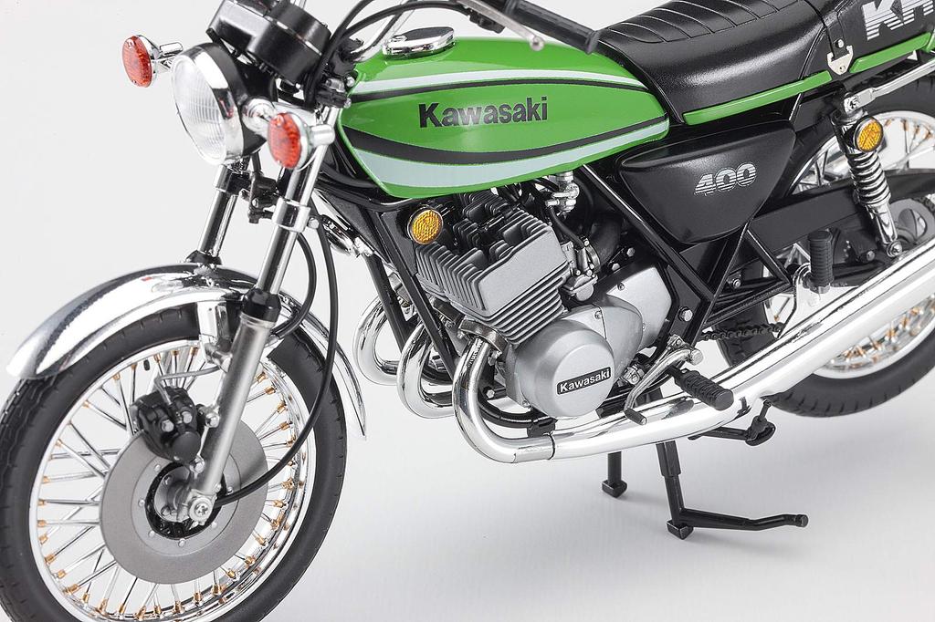 Plastikový model motocyklu Kawasaki BK6 řady Hasegawa v měřítku 1:12, KH400-A7.