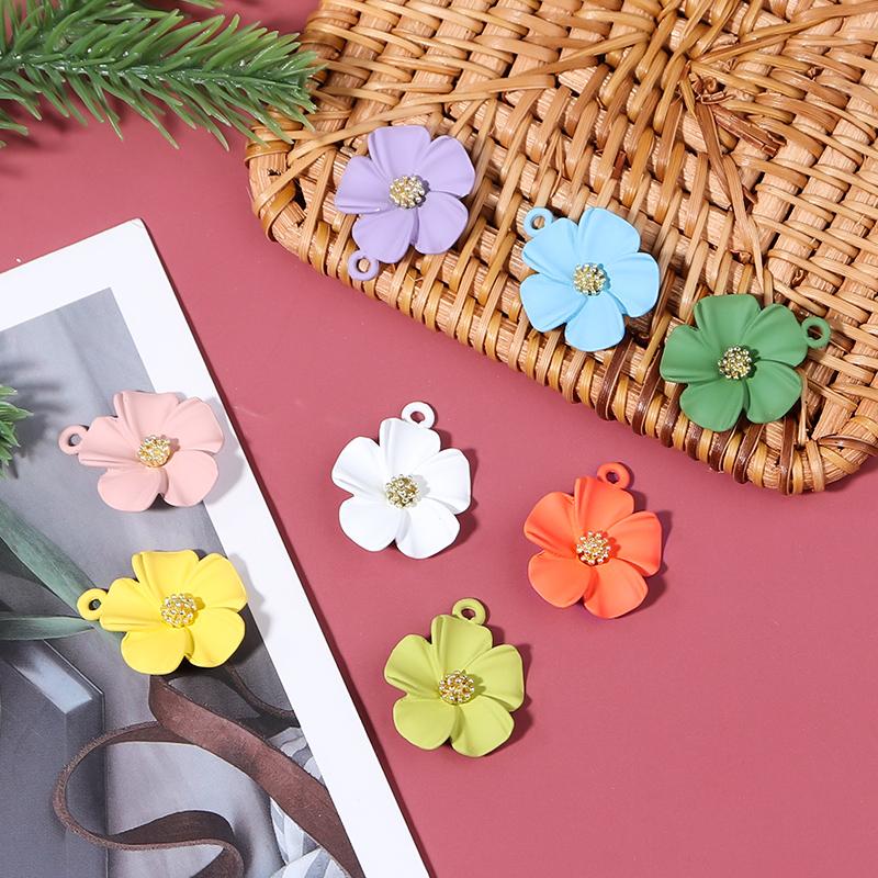 Colored Five Petal Flower Pendant Women Summer Lovely Bracelets Necklace Charms Diy Alloy Jewelry Making Accessories