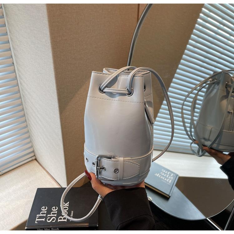 Nowa niszowa torba wiaderko, torba gwiazda ze sznurkiem, słodka i cool osobowość, suwak, listonoszka cross-body, codzienna torba na ramię