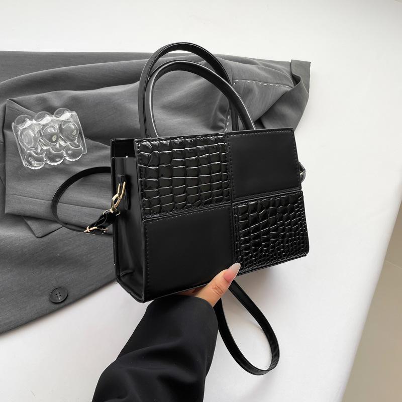 Niche design foreign style small square bag 2025 autumn new fashion simple retro trend shoulder messenger bag