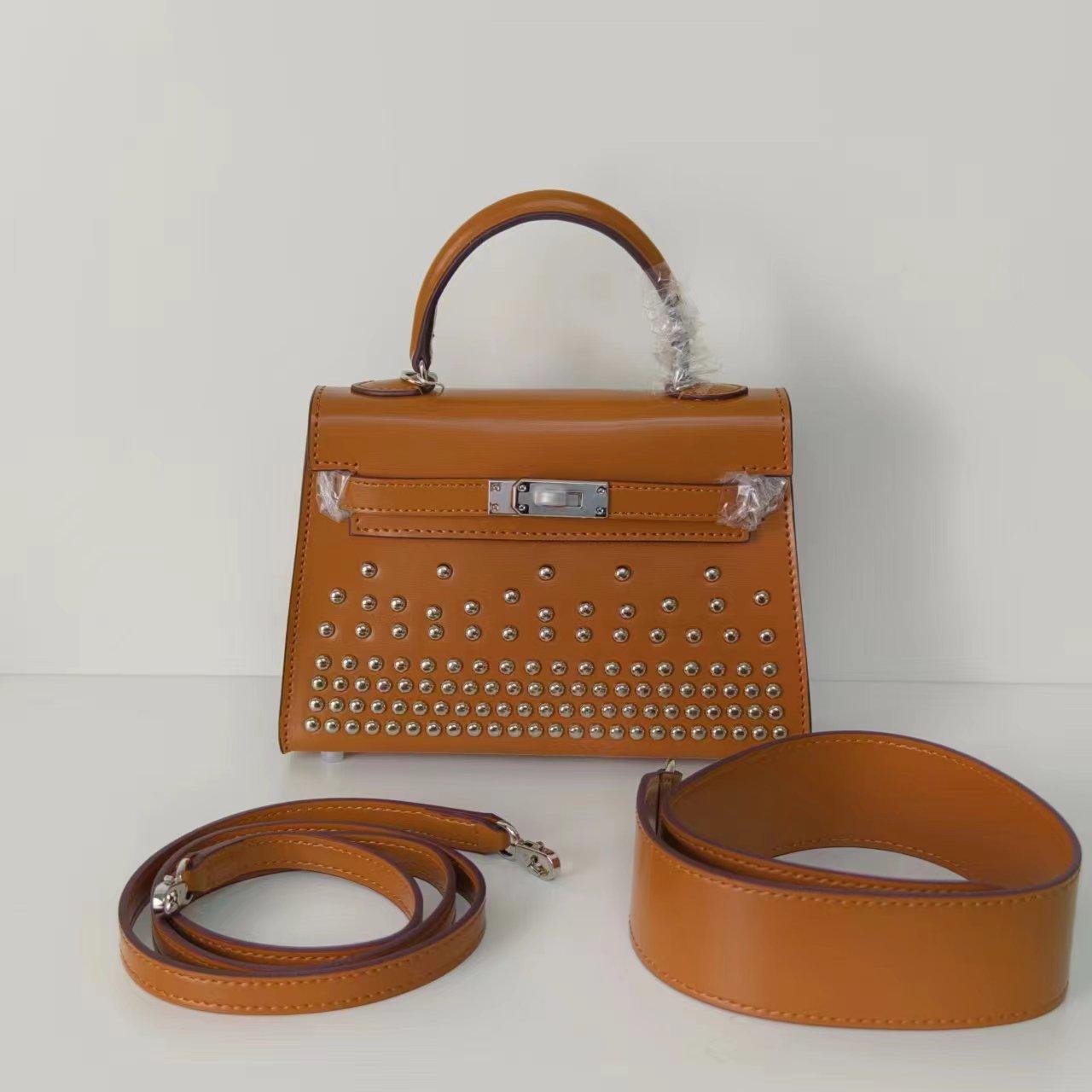

Rivet BOX коровья кожа второе поколение сумка серебряная пряжка модная универсальная мини кожаная сумка-мессенджер широкий плечевой ремень сумка через плечо Mini version (length 19cm)
