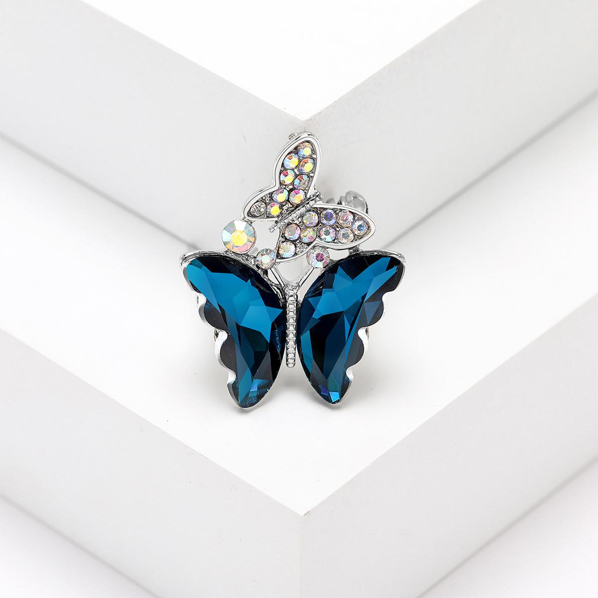 

Модные высококачественные броши в виде двух бабочек из кристаллов, женственные аксессуары для кардигана, пальто и костюма, булавка для воротника, защищающая от света