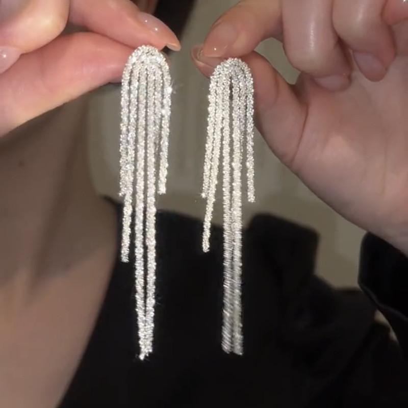 

Серьги-кисточки с медузой, модный дизайн, серьги-гвоздики в стиле холодного ветра, легкая роскошь, простые универсальные серьги, нишевый высокий сенс