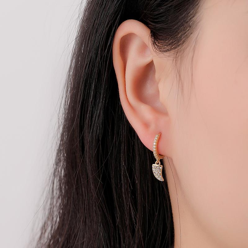 ANENJERY Geometrische Horn Creolen für Frauen Allergieprävention Glänzende Zirkonia Ohrringe Zarter Schmuck