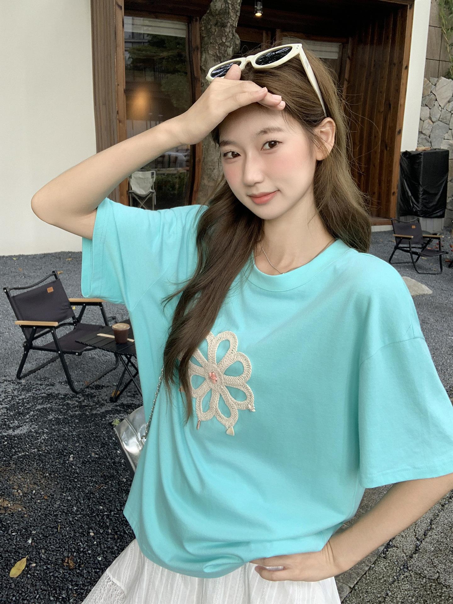 

New summer sweet round neck embroidered flower short-sleeved T-shirt women s loose design temperament half-sleeved One size fits all