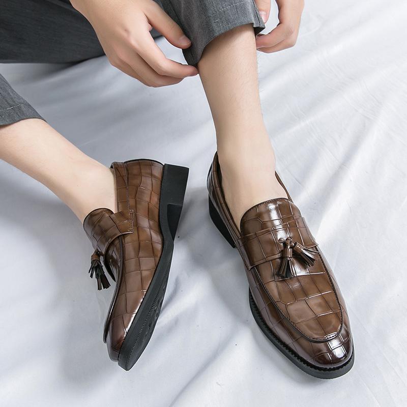 Europe Hot Selling Trendy Men's Business Casual Shoes Soft Soles Comfortable Loafers Fashionable Banquet Men's Formal Shoes