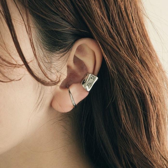 Japanese Minimalist Arc-Shaped Ear Cuff Earrings: Versatile, High-End and Stylish Stud Accessory.