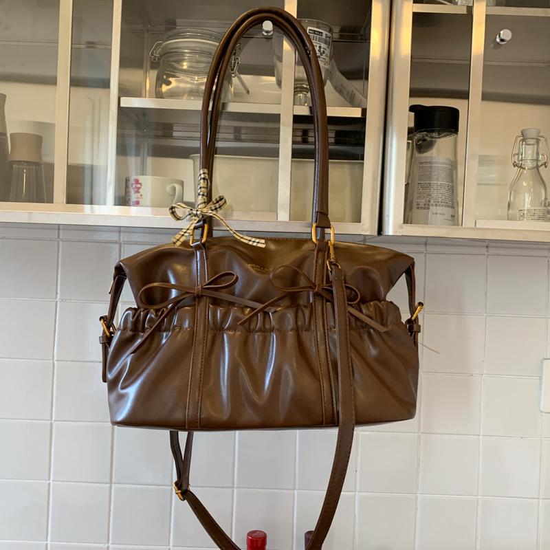 Casual versatile niche pleated bag women's 2025 new fashion shoulder underarm bag commuter tote bucket bag