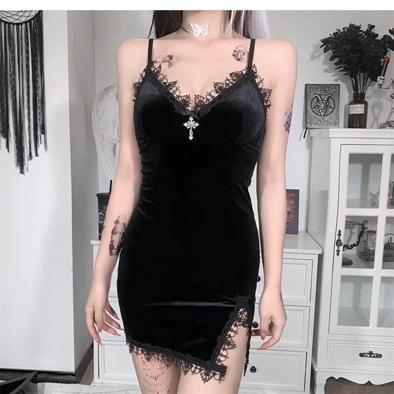 Vintage Gold Velvet Strapless Dress for Women A Sensual Summer Style with Lace Panels and A Seductive Slit Form-Fitting Skirt