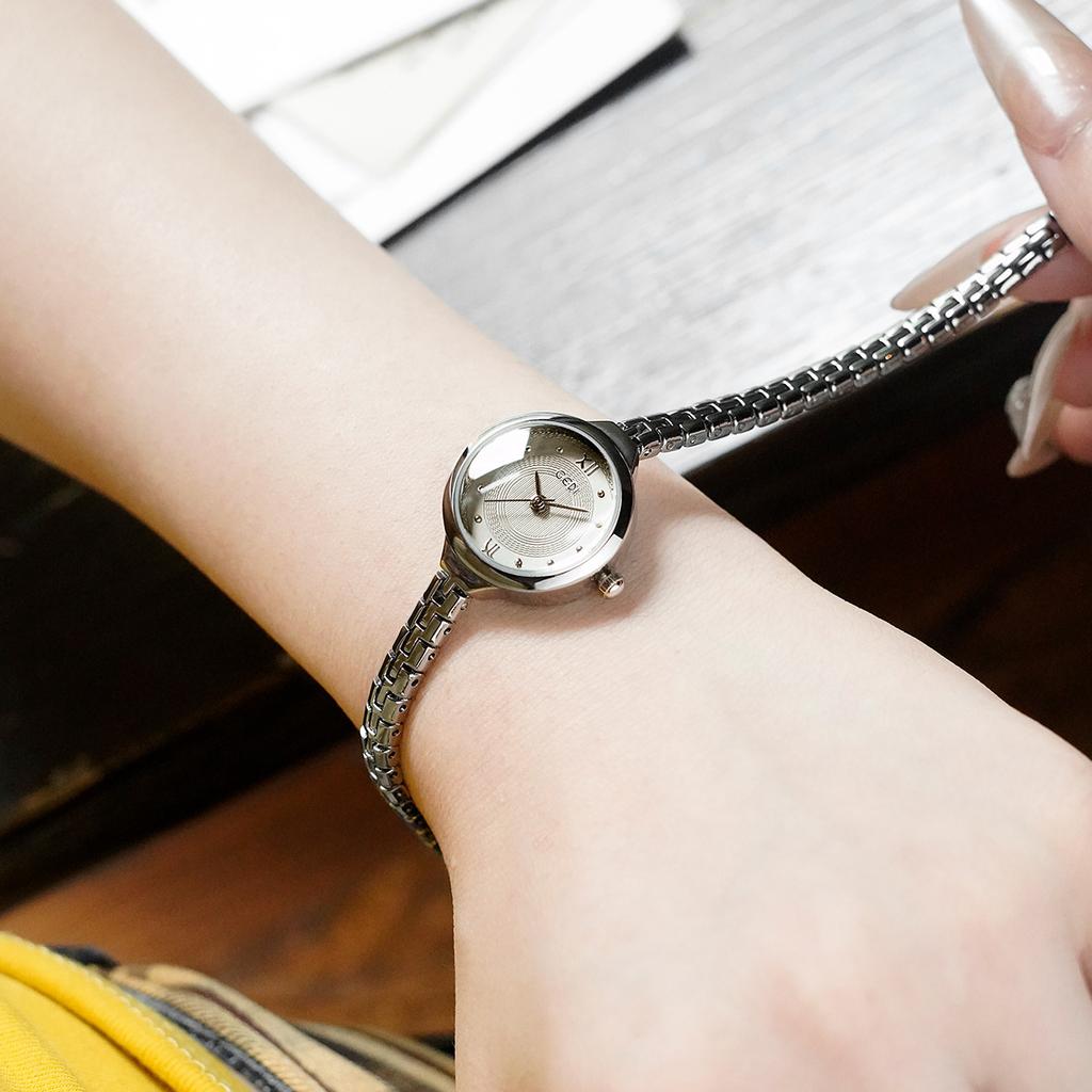 Decorative Medieval Light Luxury Niche High Value Waterproof Versatile Women'S Watch Small Exquisite Quartz Bracelet Watch