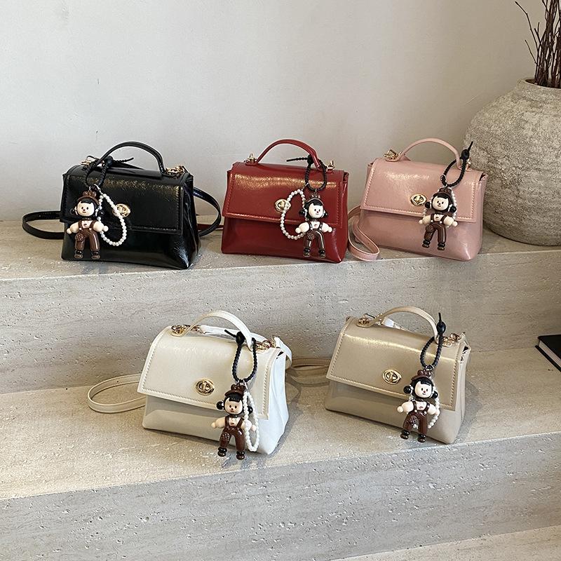 High-end fashion small square bag 2025 summer new trend versatile shoulder bag Korean version simple casual armpit bag